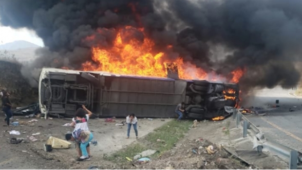 Vuelca camión en la autopista Puebla-Orizaba; estiman una decena de muertos. Noticias en tiempo real