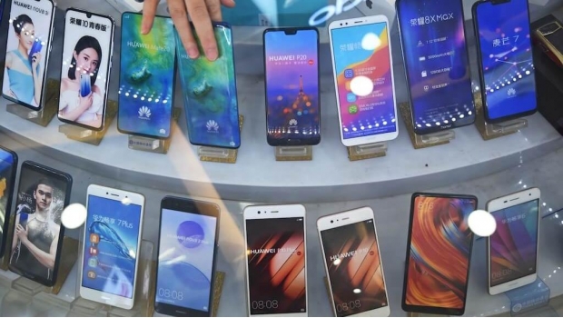 Roban tienda de celulares; habrían dejado todos los Huawei. Noticias en tiempo real