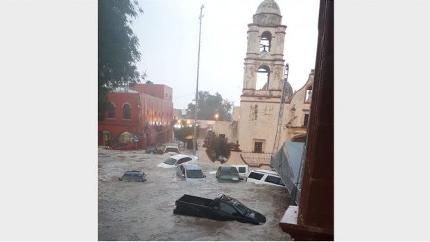 VIDEO: Lluvias en San Luis Potosí arrastran vehículos. Noticias en tiempo real