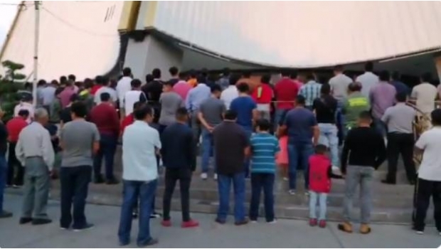 VIDEO: Fieles de la Luz del Mundo se congregan en sede de Guadalajara para orar por Naasón Joaquín. Noticias en tiempo real