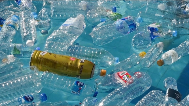 Canadá prohibirá plásticos de un sólo uso en 2021. Noticias en tiempo real