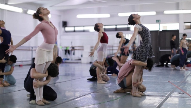 Figuras de la danza como Isaac Hernández y Elisa Carrillo impulsan "boom" del ballet en México. Noticias en tiempo real