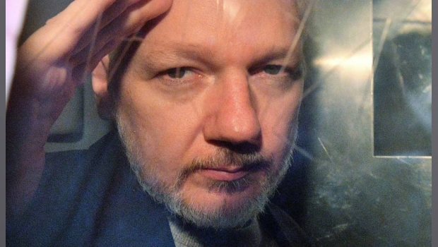 Libros de ayer y hoy.   La pérfida Albión, trampa para Julian Assange. Noticias en tiempo real