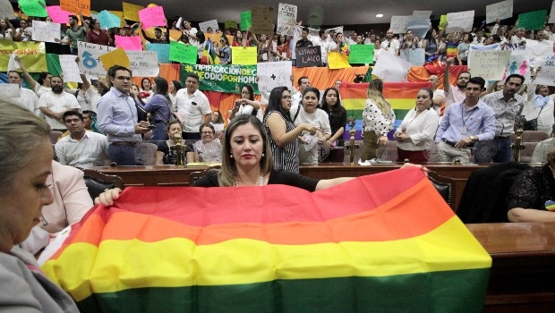 Población LGBT de Sinaloa acusa traición de Quirino Ordaz y el PRI. Noticias en tiempo real