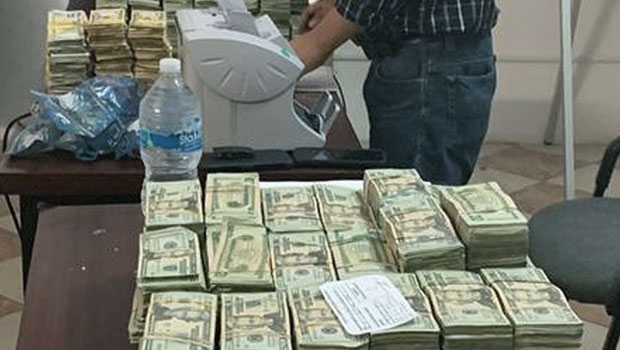 Intentaron entrar a México con más de un millón de dólares en efectivo. Noticias en tiempo real