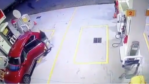 Asaltantes asesinan a despachador de gasolinera en Puebla (VIDEO). Noticias en tiempo real