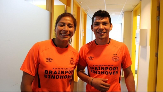 'Chucky' Lozano y Cecilia Santiago conviven en entrenamiento del PSV. Noticias en tiempo real