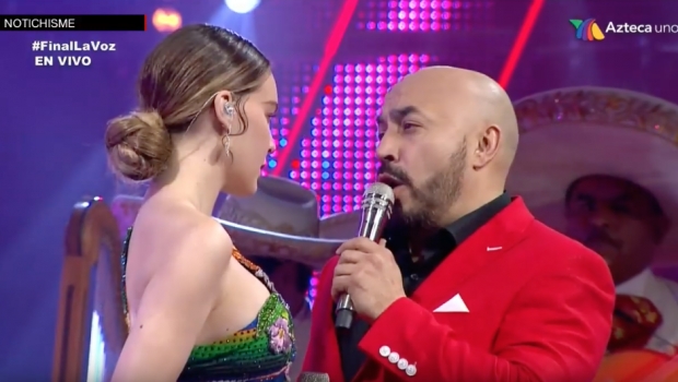 Lupillo Rivera besa tiernamente a Belinda en final de La Voz (VIDEO). Noticias en tiempo real
