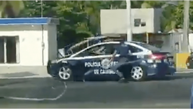 VIDEO: Borracho roba patrulla a policías en Tabasco. Noticias en tiempo real