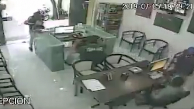 VIDEO: Momento en que roban escuela en la Condesa. Noticias en tiempo real