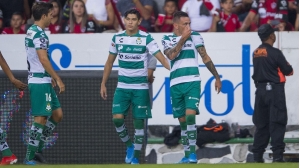 Lozano marcó los dos goles para los Guerreros  